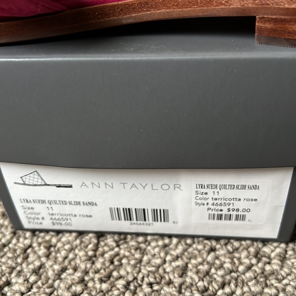 Ann Taylor Lyra Rose Suede Quilted Slide Sandal Size 11M - Picture 5 of 5